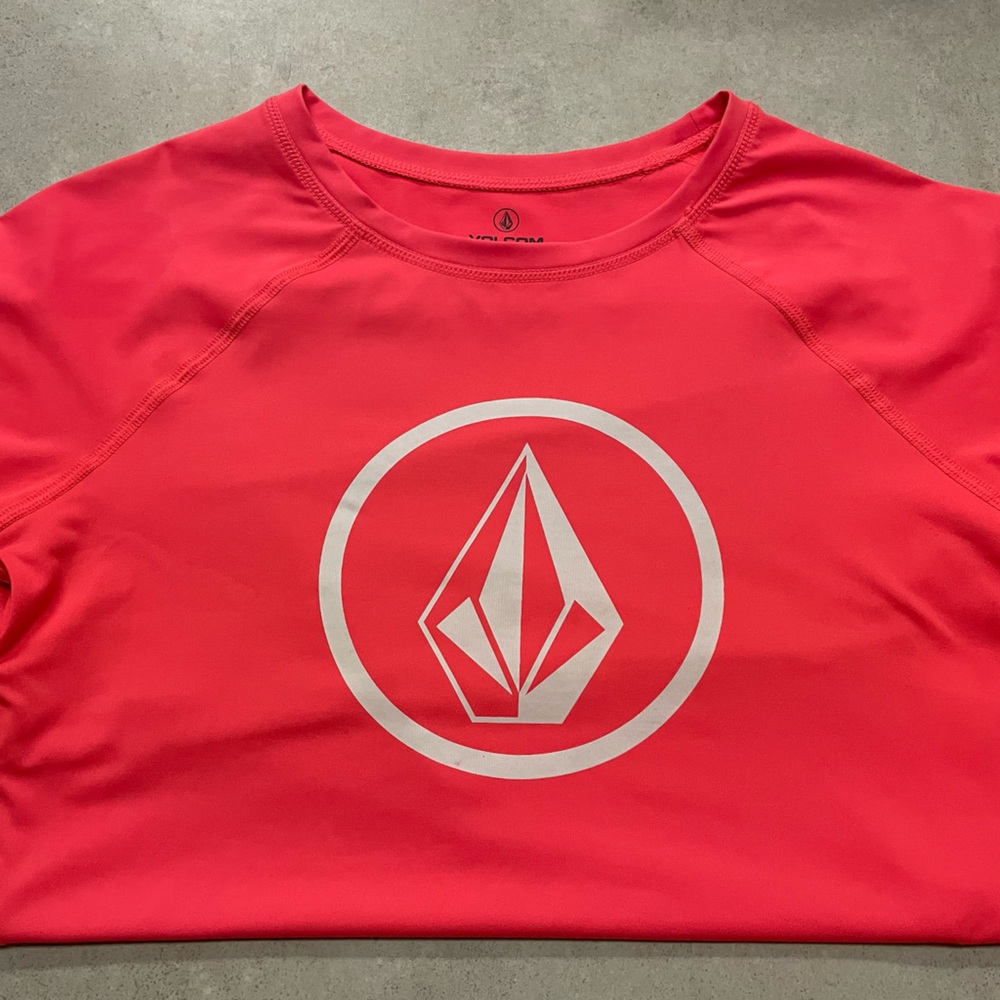 - Volcom rash guard